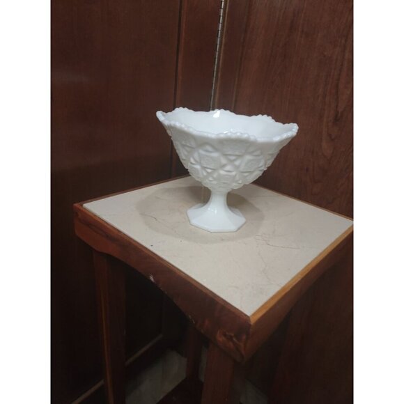 Milk Glass Centerpiece Bowl Compote Vintage 6x8 inches - Picture 2 of 5